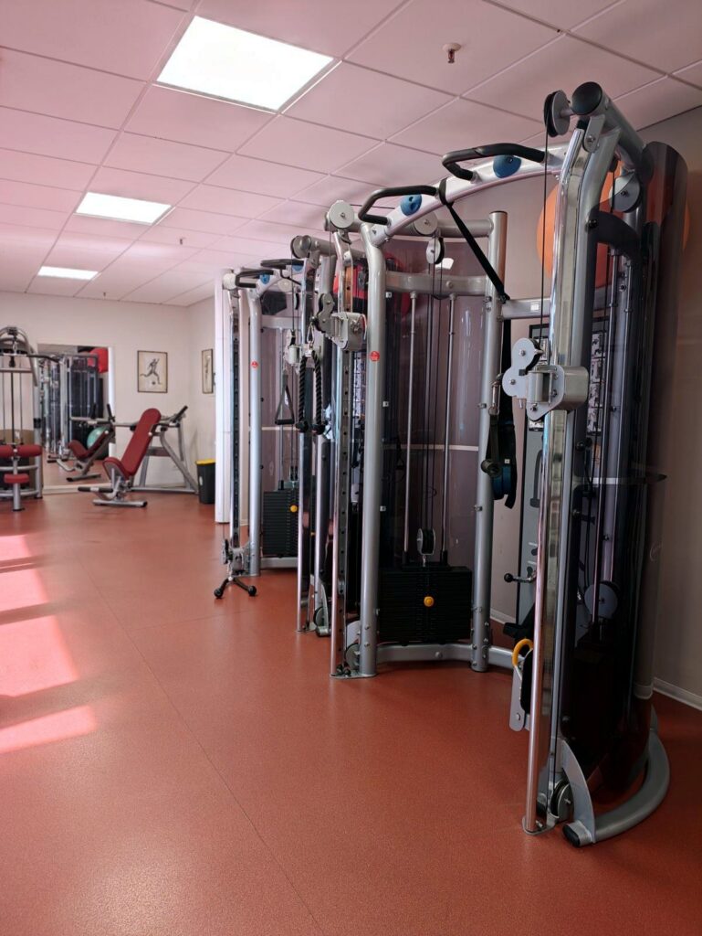 Kabelzüge und Kraftgeräte für die medizinische Trainingstherapie